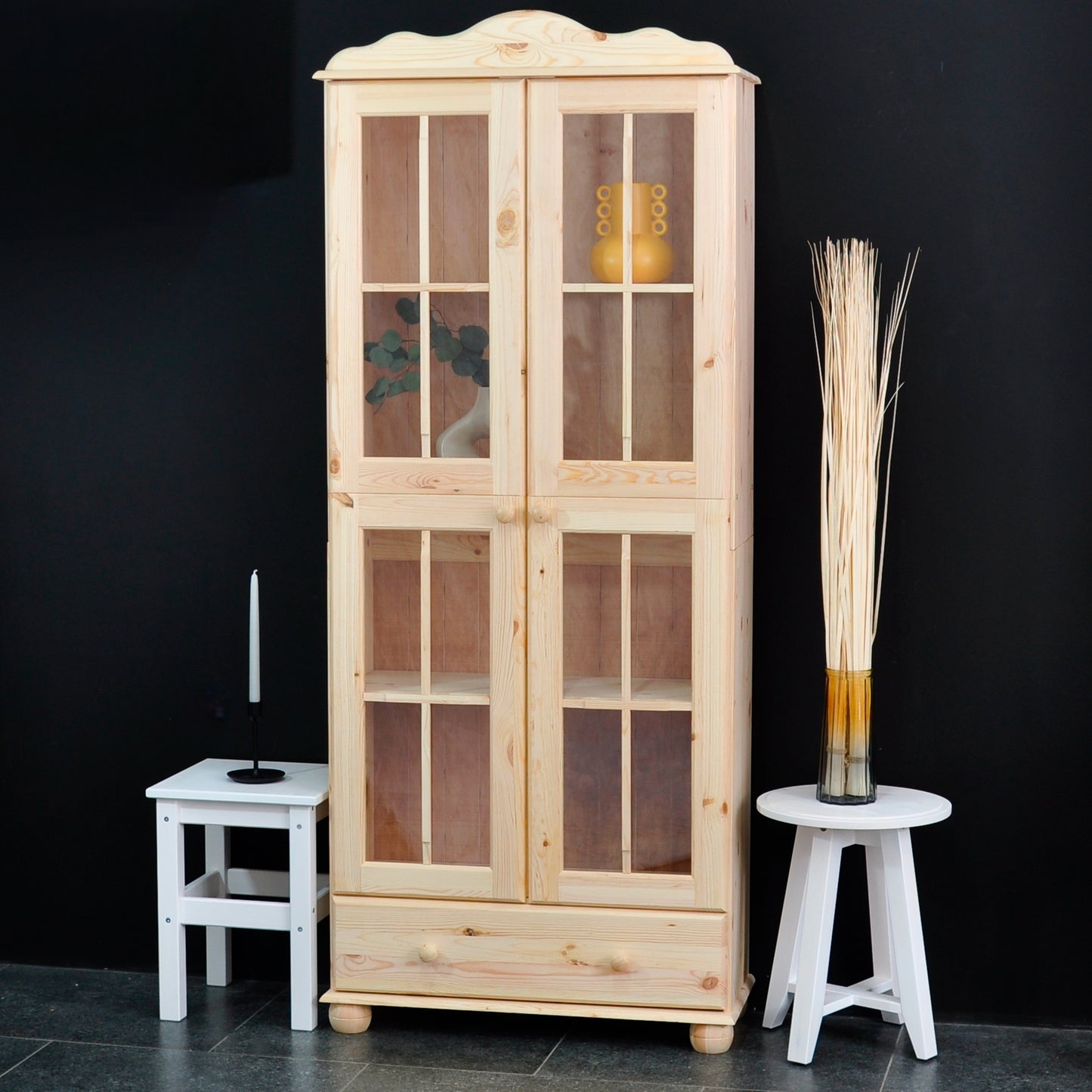 Schrank mit Schaufenster "Britta" lackiert, 2 Türen, 186 cm